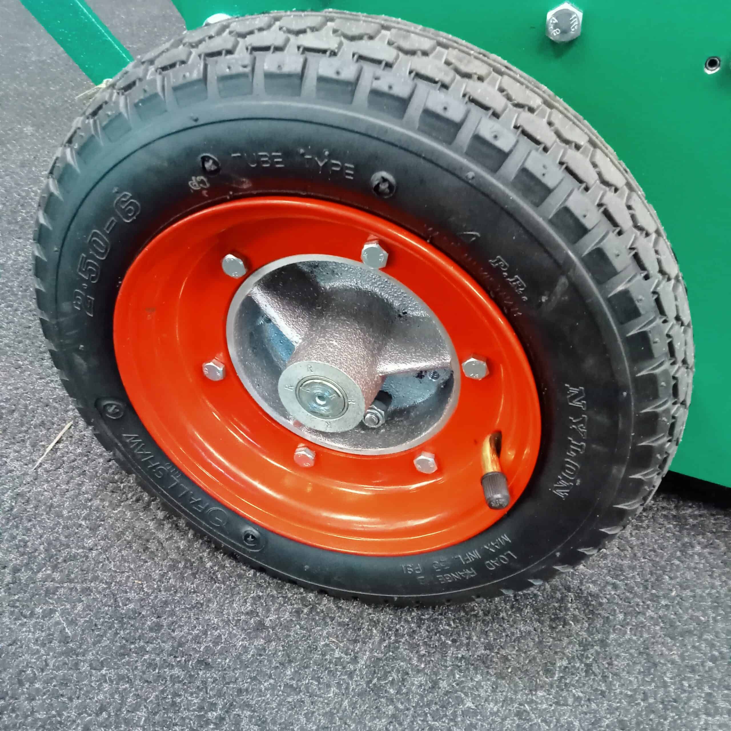 Transport wheels with removeable hubs